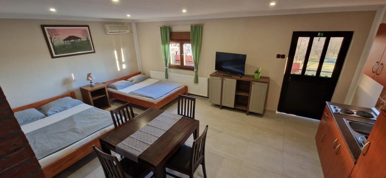 Guest House Blazevic Gornja Gracenica Ngoại thất bức ảnh