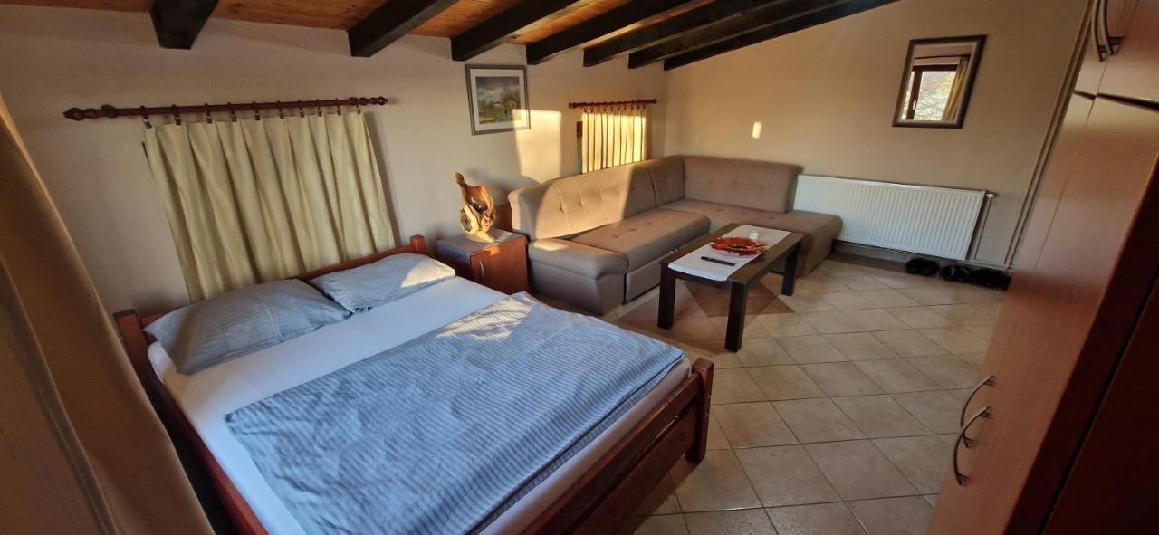 Guest House Blazevic Gornja Gracenica Ngoại thất bức ảnh