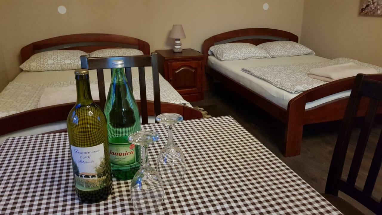 Guest House Blazevic Gornja Gracenica Ngoại thất bức ảnh
